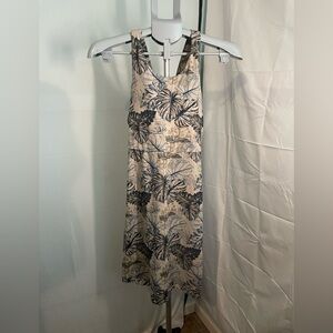 Kyodan Outdoor‎ Palm Print Activewear Dress size medium with pockets